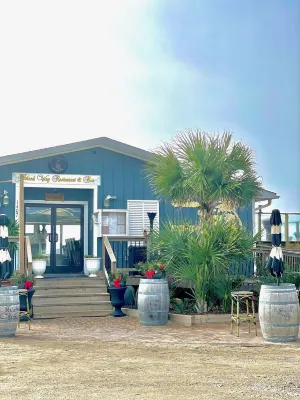 Deacon on Dolphin! Quaint 3rd Row Beach House with Ocean Views!