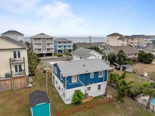 High Tide at Coral Reef - Upper 3-bedroom/1 Bath town-home Sleeps 7 w/Linens!