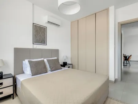 Sanders Elgio - Pleasant 2-Bdr. Apt. w/ Balcony