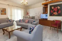 Classical 2 Bd Beauty Apt in Peaceful Chalandri