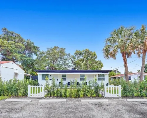 Modern Hallandale Apt w/ Backyard Near Beach Hotels in Hallandale Beach