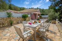 Dive into Summer - Kirki's Cozy Pool Gem on Paxoi فنادق في Paxoi