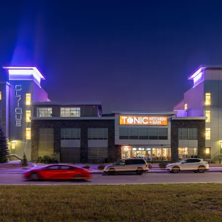 Applause Hotel Calgary Airport by Clique