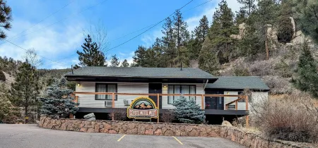 Coyote Motel West Отели в г. Блэк Хок