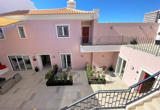 카르데얼 스위트 & 아파트먼트