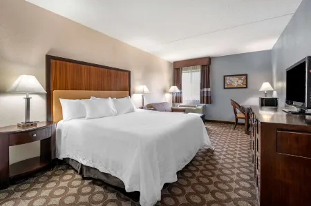 Econo Lodge Inn & Suites