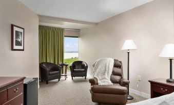 Center Parlor Room at Sandy Cove Unit