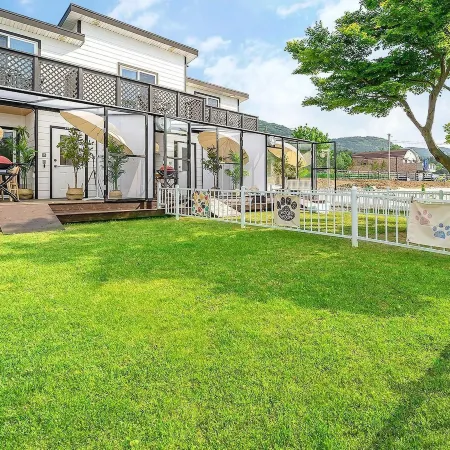 Yeosu Dangdangi Dog Family Pension Gold