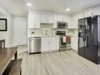 New Furnished 2Bd Apt Great for Long Stays Hotels in Vineyard