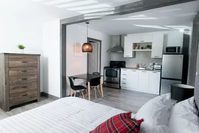 Le Court-Toit Hotel di 