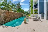 Pool View City Centre Apartment 202