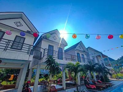 YoLo Pool Bar Villas & Garden Restaurant Hotel a 