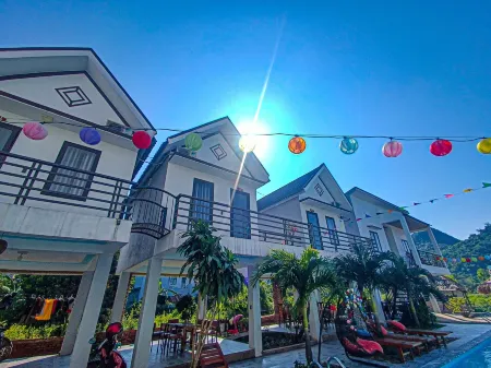 YoLo Pool Bar Villas & Garden Restaurant