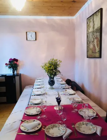 Guest House Racha Отели в г. Гори