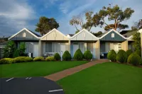 Sorrento Beach Motel - Motels