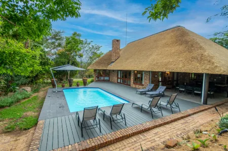 Kruger Park Lodge Unit No 441 with Private Pool Отели рядом с достопримечательностью «Phabeni Gate - Kruger National Park»