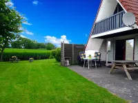 Leonie 6 Pers Holiday Home with a Large Garden Close to the Lauwersmeer - Pet friendly