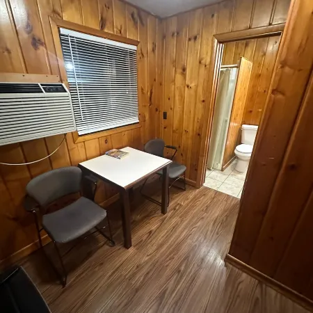 Country Cabin Motel
