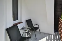 Comfortable, 2-Level Apartment by the River - Hot Tub