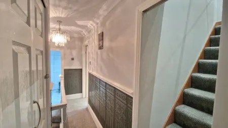 Stunning 5-Bed House in Liverpool! Great Location! Отели в г. Бутл