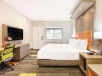Rodeway Inn Near Melrose Ave Hotels near Paramount Studios