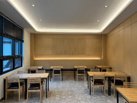 Hound Hotel Jeonju Deokjin Отели рядом со станцией Станция Jeonju