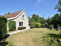 Cozy Holiday Home in Zonnemaire Near Lakebeach