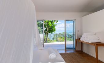 Koi Waiheke with Private Beach Access and Mooring