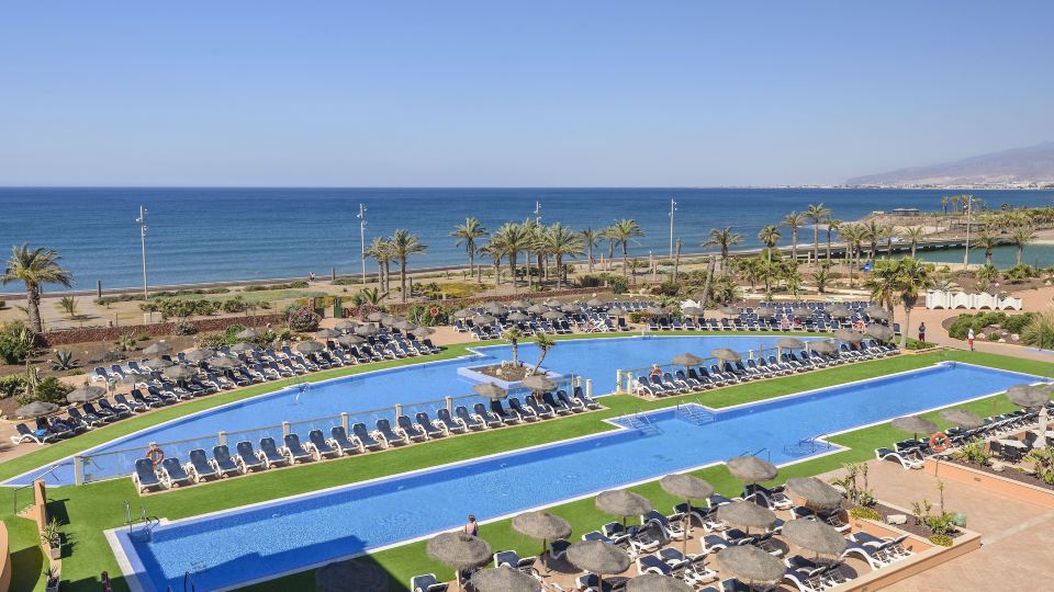 Cabogata Beach Hotel