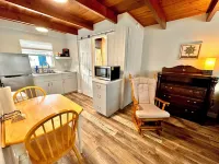 Cottage 34: Coconut Cottage - Waterfront Lodging in Downtown Tavares, FL Hotels in Tavares