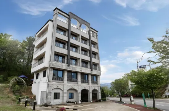 Sokcho White Light House Pension โรงแรมใกล้Daepohang Port