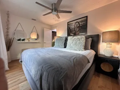 SIESTA KEY 100 FEET FROM THE BEACH! TROPICAL GREEN UNIT B