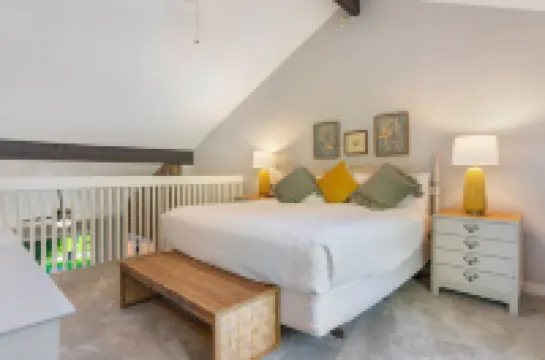 Stunning Mountain Retreat with Cozy Fireplace - Exquisite Townhome Escape