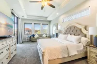 Heated Pool and Spacious Outdoor Lanai - Elegant Waterfront Escape 시호크 공원 주변 호텔