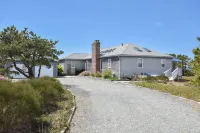 Private Association Beaches Access and Spacious Deck - Charming Beach Haven