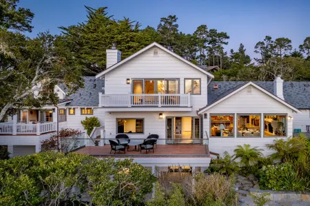 Hot Tub, Gym and Scenic Views - Lavish Golfers Haven