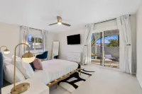 Stunning Heated Pool and Unique Confession Room - Charming Desert Oasis