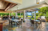 Luxurious Retreat with Gourmet Kitchen and Pool - Breathtaking Ocean View