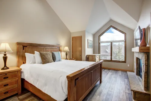 Private Hot Tub and Serene Wooded Views - Elegant Mountain Escape