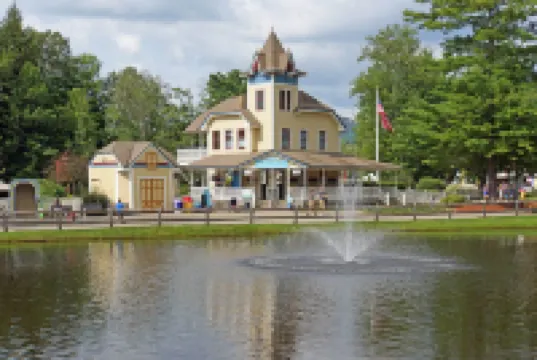 Stunning Mountain Views and Cozy Elegance - Charming Chalet Retreat