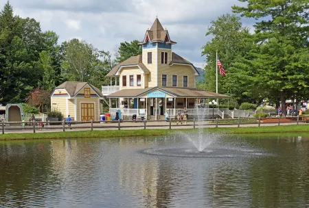 Stunning Mountain Views and Cozy Elegance - Charming Chalet Retreat Отели в г. Glen