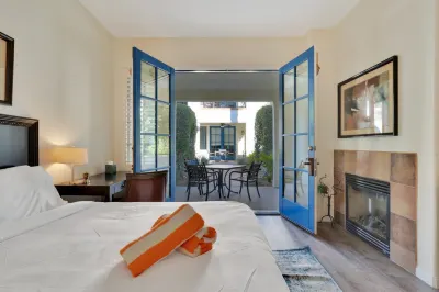 Cozy Fireplace and Community Fountains - Gorgeous Desert Hideaway palm desert relators- remax - jim and joanne vance 주변 호텔