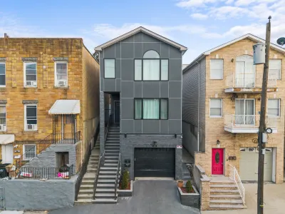 Breathtaking Skyline Views and Spacious Comfort - Stunning Escape Hotels in Newport