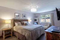 Charming Condo with Cozy Living Space and Balcony - Inviting Escape