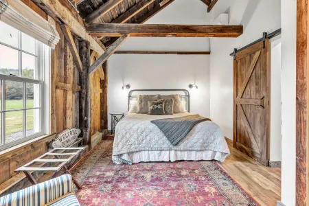 Gorgeous Barns and Farmhouse Kitchen - Stunning Rustic Retreat