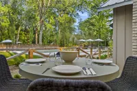 Lakeside Luxury with Hot Tub and Modern Charm - Exquisite Cottage Retreat