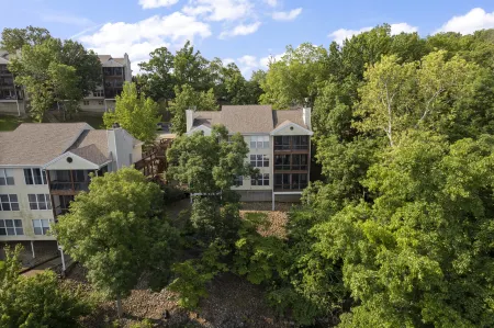 Charming Condo with Pool Access and Nature Trails - Serene Retreat Отели в г. Осейдж Тауншип