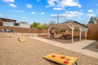 Spacious Backyard and Cozy Interiors - Inviting Family Retreat Hotels in Tesuque