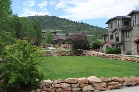 Hot Tubs and BBQ - Luxurious Mountain Escape