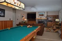 Ski in Ski Out Access and Outdoor Hot Tub - Stunning Mountain Retreat Hotels in Killington